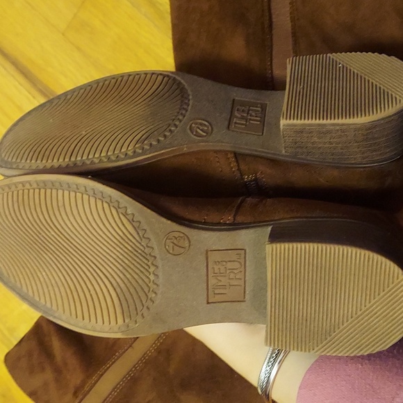 Brown Faux Suede boots- size 7.5 - Picture 2 of 9